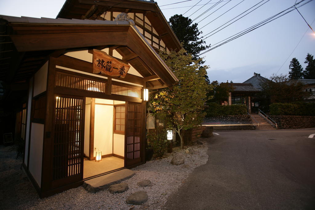 Oyo Hatago Ichiban Hotel Чичибу Екстериор снимка