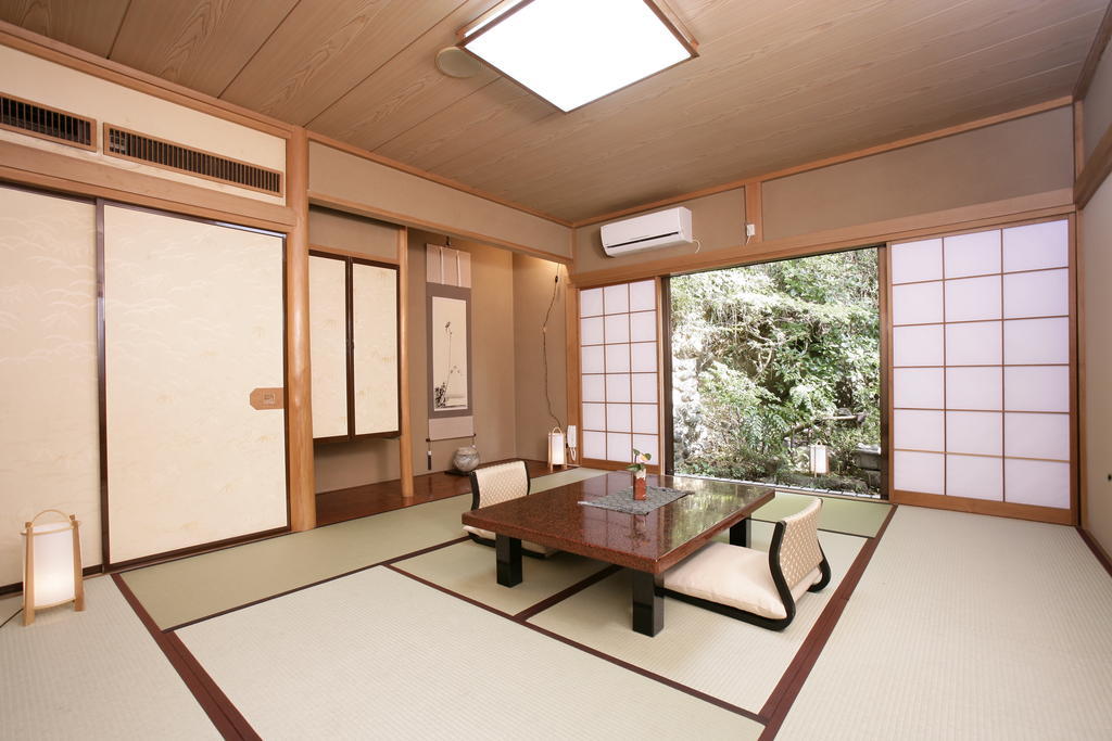 Oyo Hatago Ichiban Hotel Чичибу Екстериор снимка